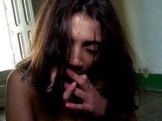 Sexy Teen fickt mit altem Kerl für Geld