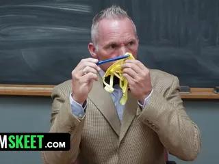 Das ist was Mädchen nach der Schule machen