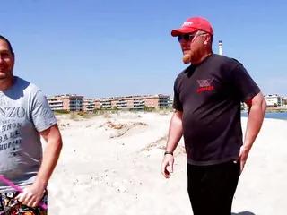 Zierliches deutsches Mädel mit tollen Titten liebt es in den Arsch gefickt zu werden