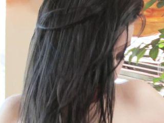 Lesbensex mit der russischen Anastasia und Alyssa beim spielen