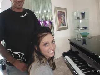 Ihre schlanken Körper können gut gefickt werden