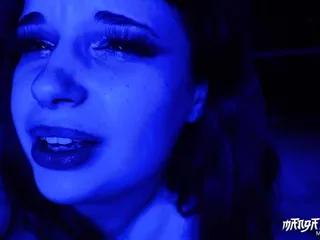 Mein geiler Dildo bringt mich zum Abspritzen