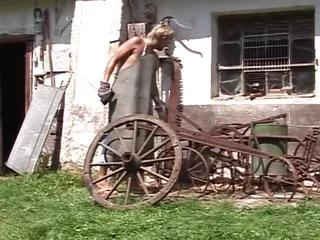 Wilde blonde Lady mit geilem korper genießt den Outdoorfick