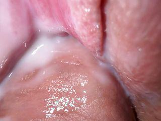 Dieser feuchte Muschi wird mit Sperma gefüllt